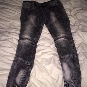 Premium blacks stressed jeans.